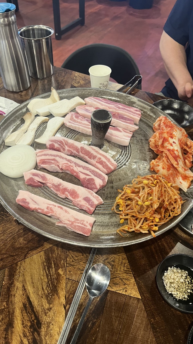 함고집솥뚜껑김치삼겹살 이미지