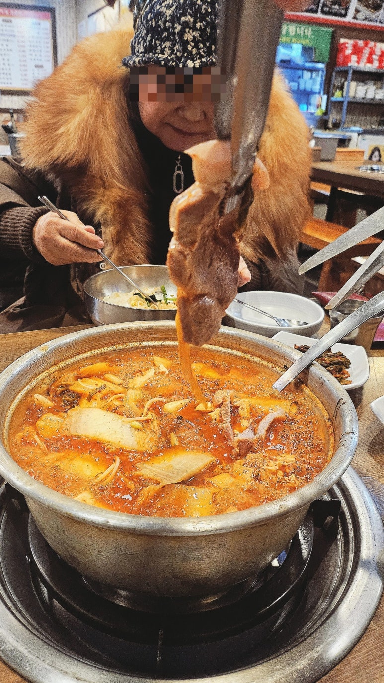 양푼생고기김치찌개 이미지