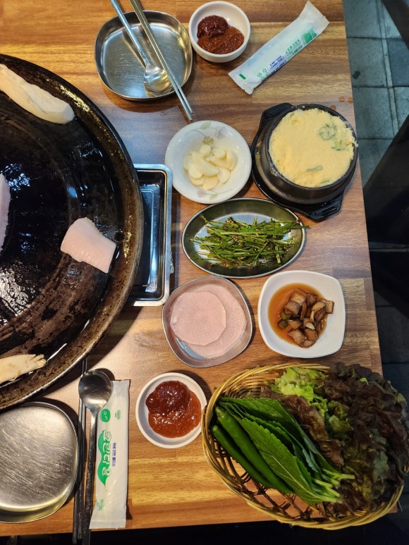 꽃돼지솥뚜껑삼겹살 이미지