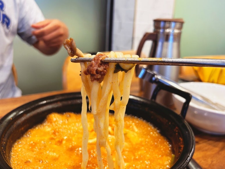 얼큰샤브샤브칼국수 이미지