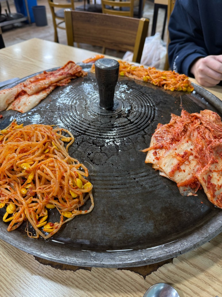 오동통솥뚜껑생삼겹살 이미지