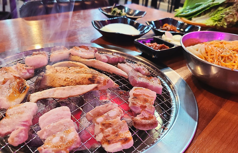 돈돼지숯불구이 이미지