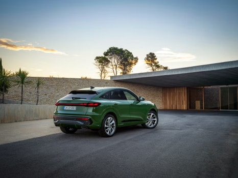 스포트백 쿠페 스타일 SUV 2025 아우디 Q5와 아우디 SQ5 이미지 8