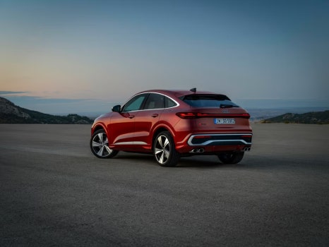 스포트백 쿠페 스타일 SUV 2025 아우디 Q5와 아우디 SQ5 이미지 21
