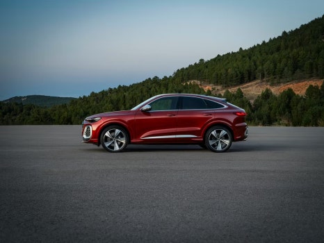 스포트백 쿠페 스타일 SUV 2025 아우디 Q5와 아우디 SQ5 이미지 11