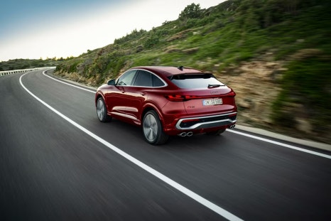 스포트백 쿠페 스타일 SUV 2025 아우디 Q5와 아우디 SQ5 이미지 9