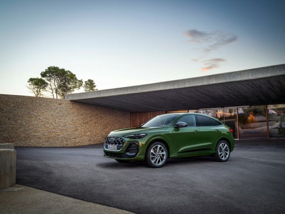 스포트백 쿠페 스타일 SUV 2025 아우디 Q5와 아우디 SQ5 이미지 4