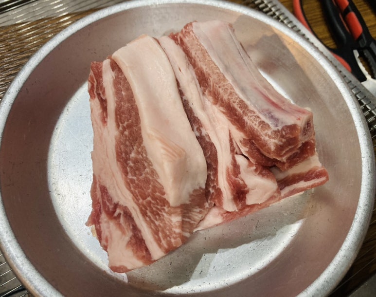 고기먹는날 돈생갈비 이미지