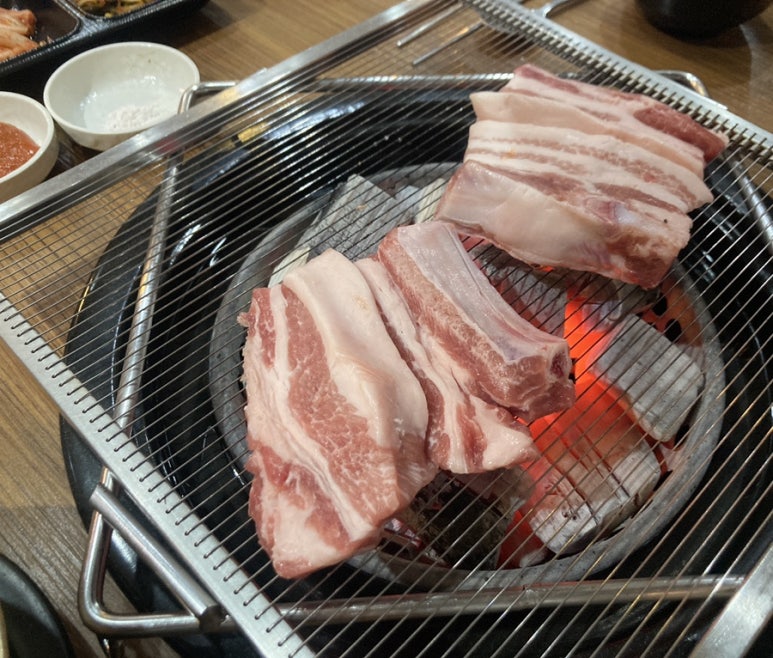 고기먹는날 돈생갈비 이미지