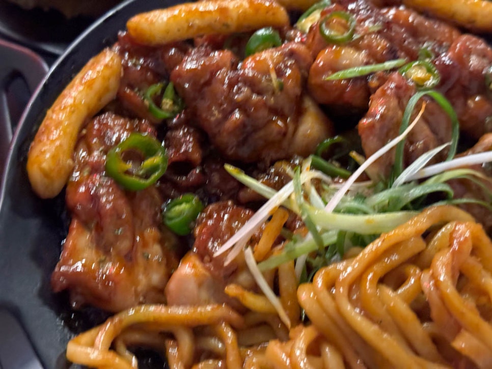 꼬꼬숯불두마리치킨 이미지