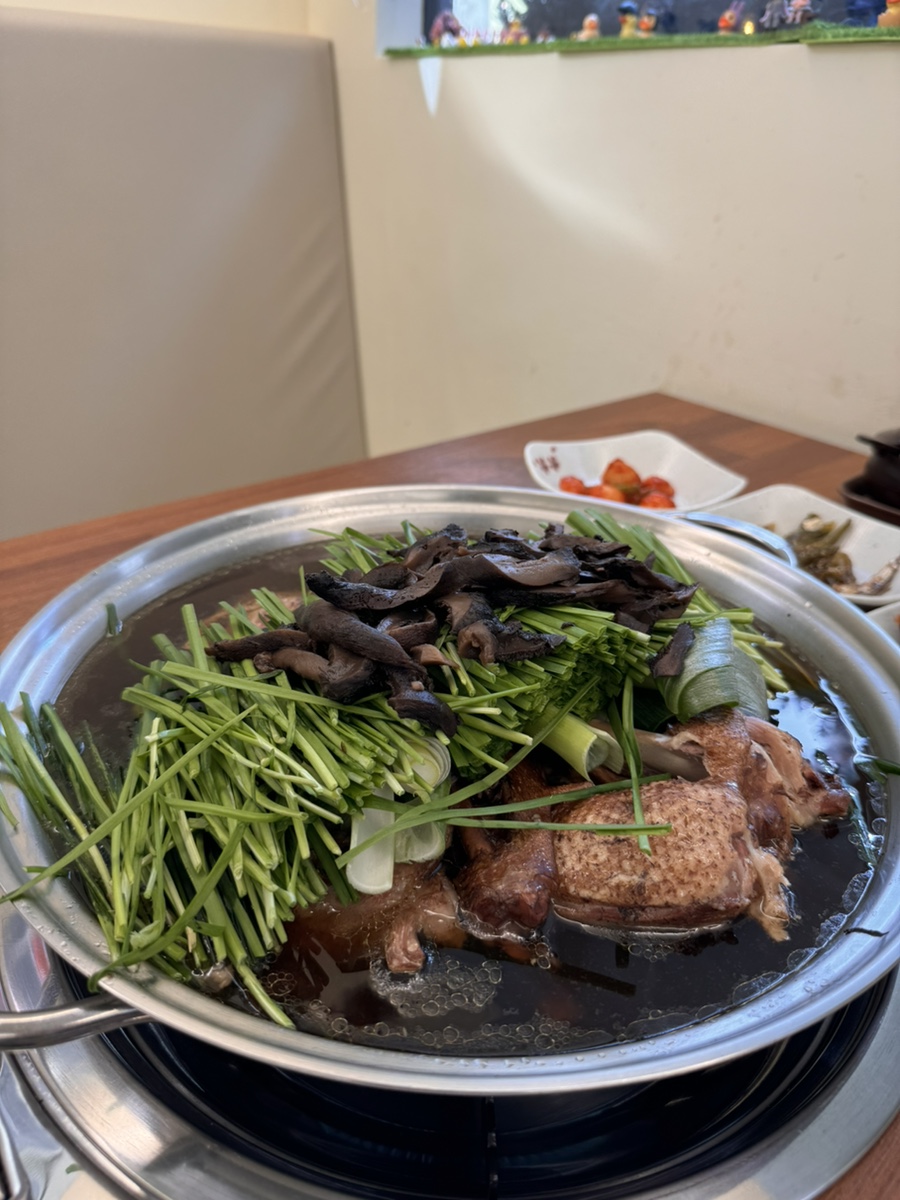 운향능이백숙 이미지