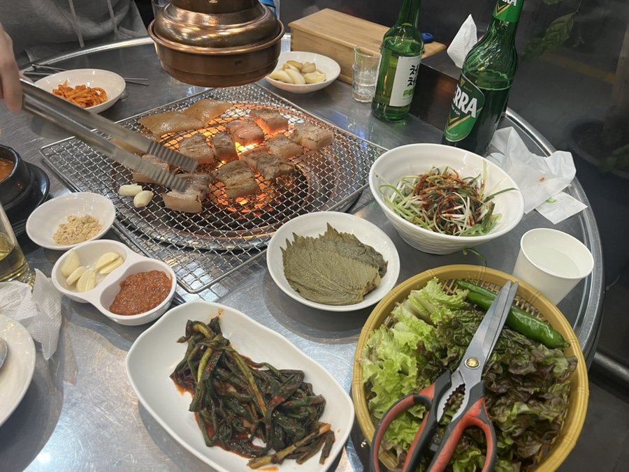 상무꽃돼지 이미지