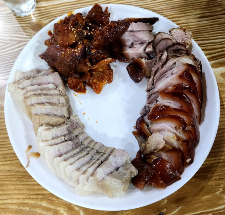 우현족발 이미지