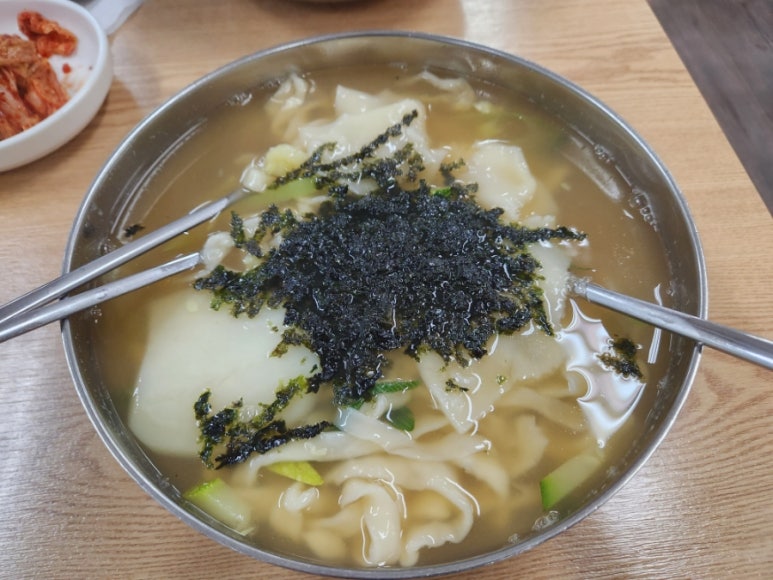 돌고래손칼국수 이미지
