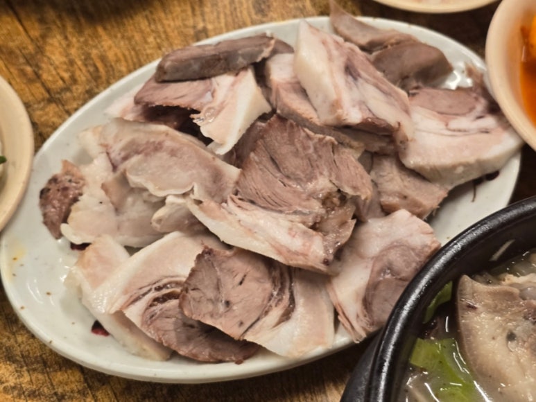 푸짐한순대국 이미지