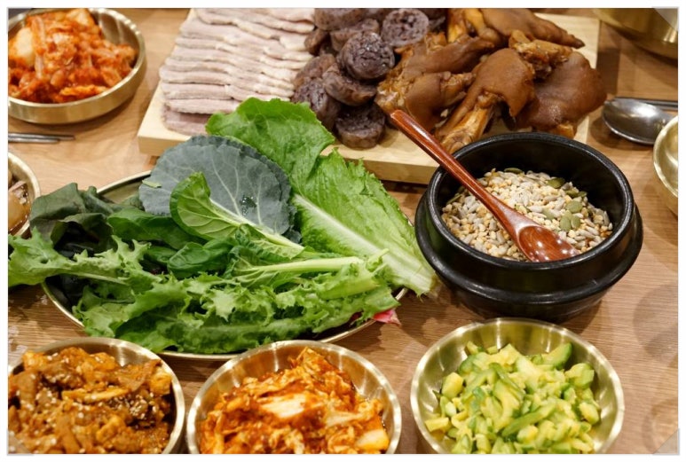 우렁쌈밥 이미지