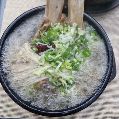 형과아우황칠누룽지삼계탕 이미지