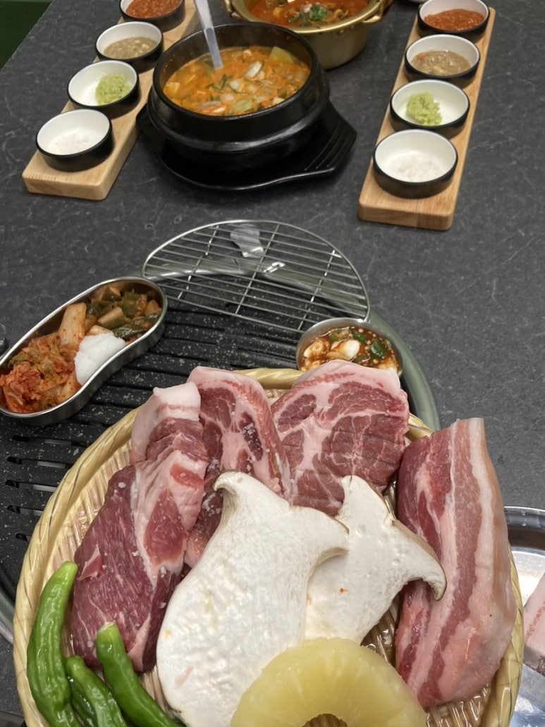 촌 돼짓간 이미지