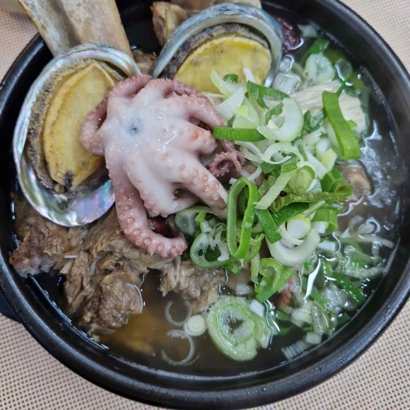 형과아우황칠누룽지삼계탕 이미지