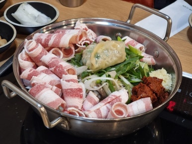 고석환만두전골 이미지