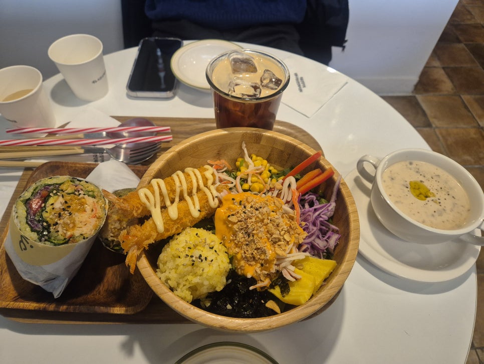 로윅(LOWIC) 이미지