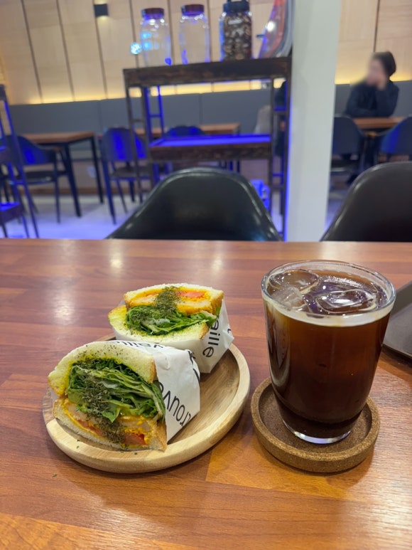 카페온더윤 이미지
