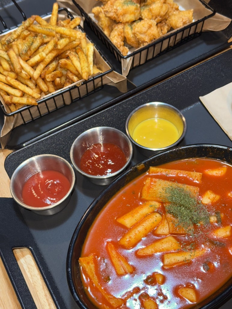 더홀릭보드게임구성역점 이미지