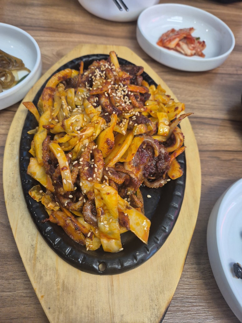 명자네제육쭈꾸미쌈밥 이미지