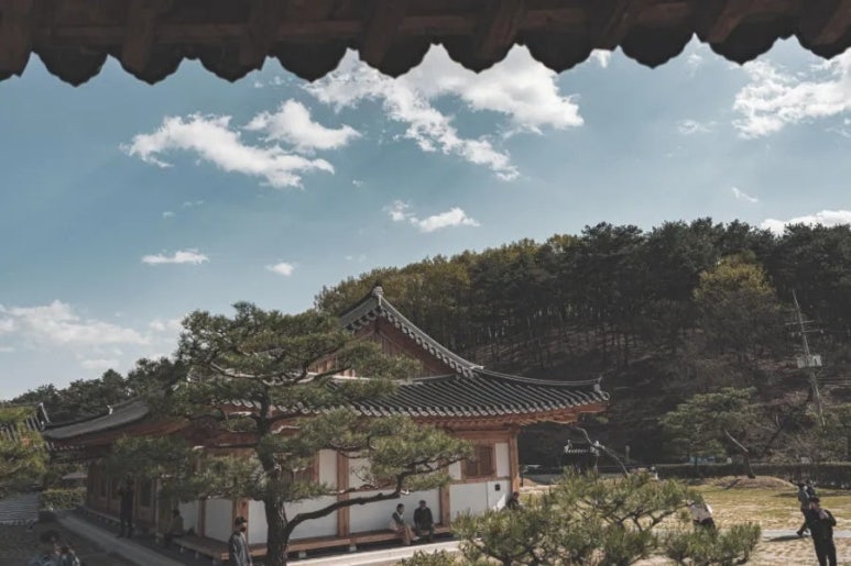 육신사 전통한옥 이미지