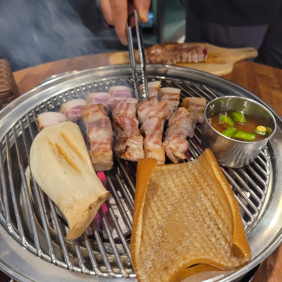 돌담위에흑돼지 이미지