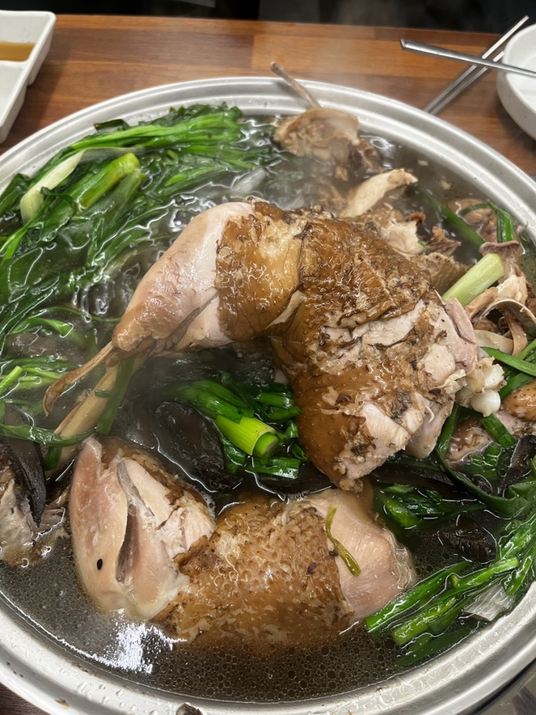운향능이백숙 이미지