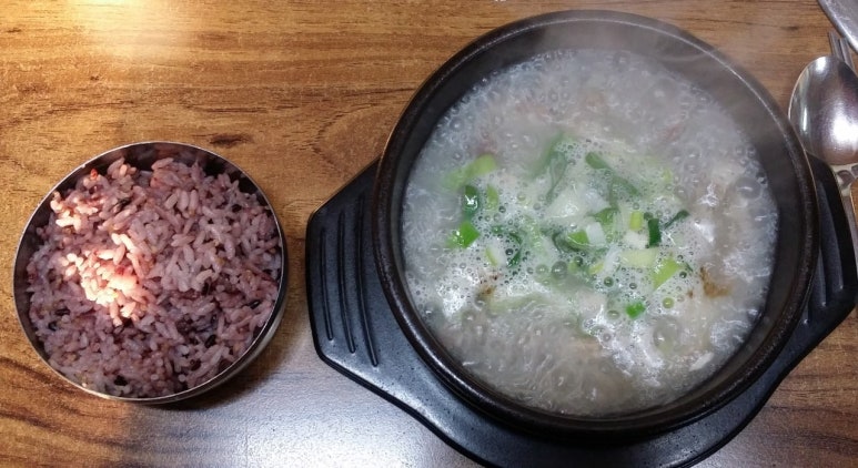 엄마국밥 이미지