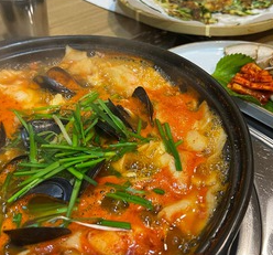 얼큰이칼국수 이미지