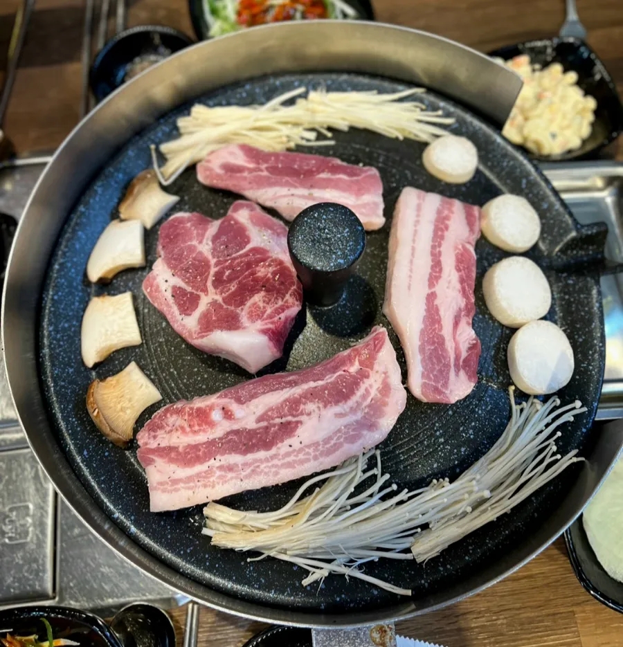 동산 솥뚜껑삼겹살 이미지