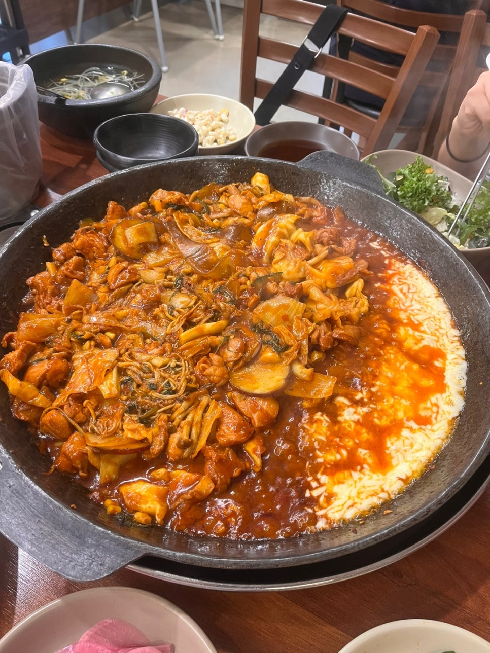 마녀의닭갈비(용봉점) 이미지