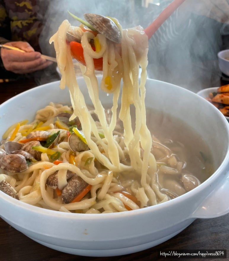 감뿌리손칼국수 이미지