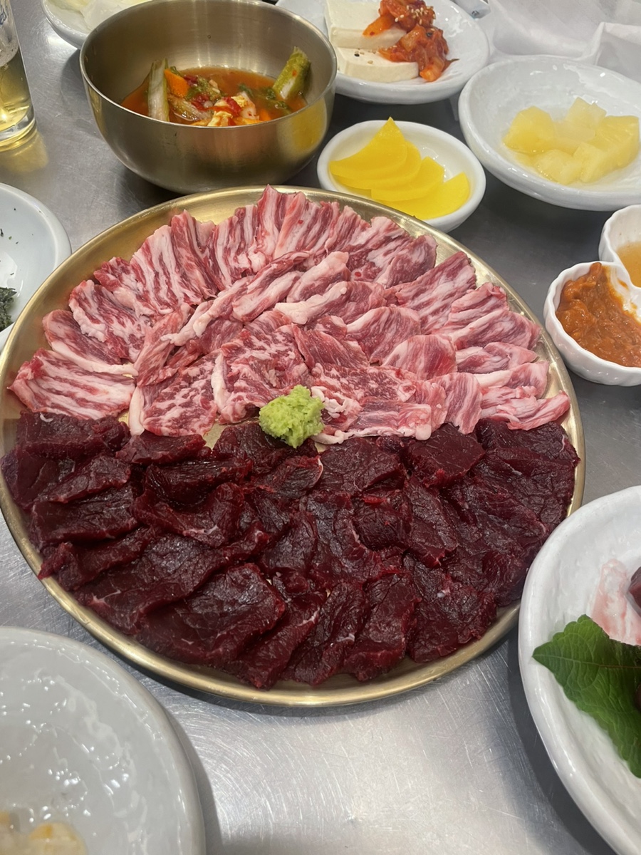 육회랑 사시미랑 이미지
