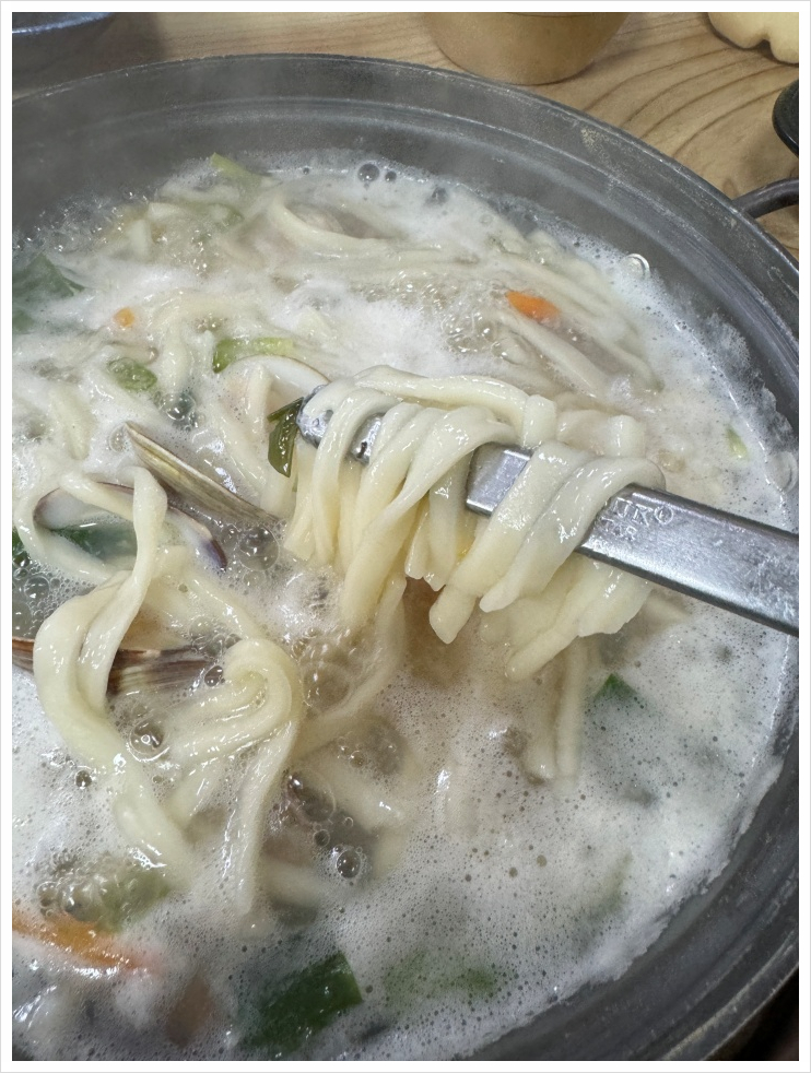 황금칼국수 이미지