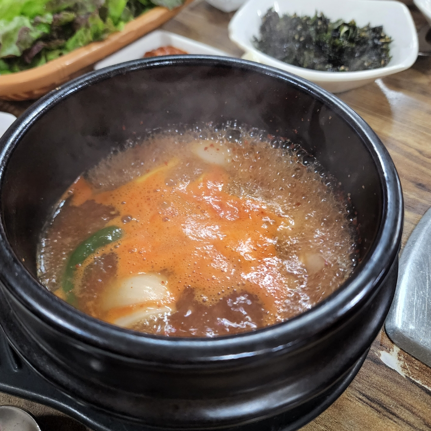 죽여주는 쌩고기통 김치찌개 이미지
