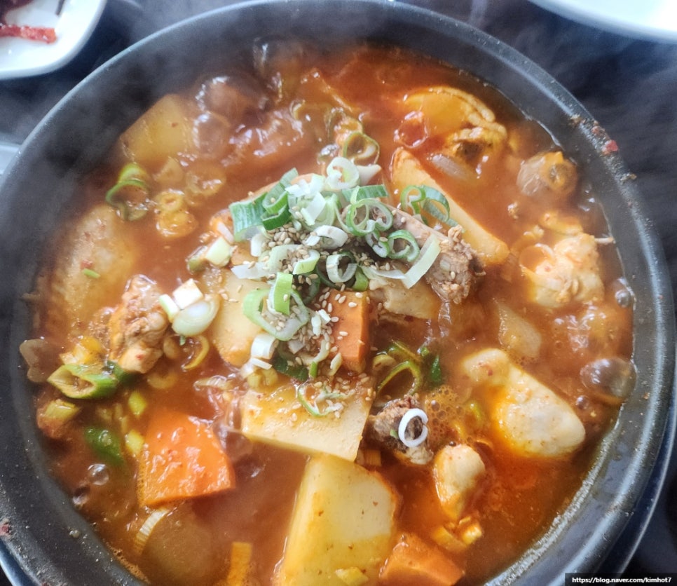 양푼생고기김치찌개 이미지