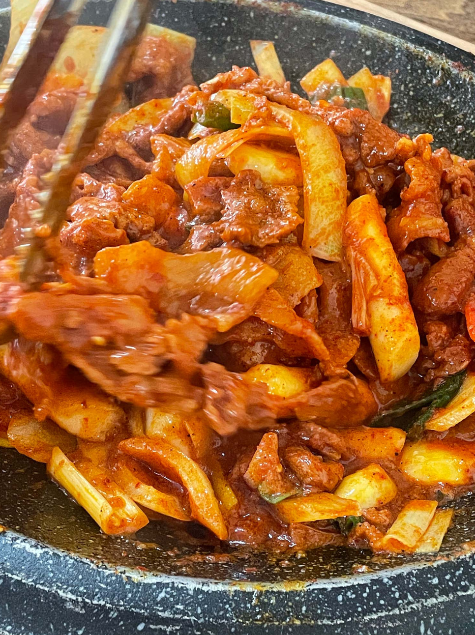죽여주는 쌩고기통 김치찌개 이미지