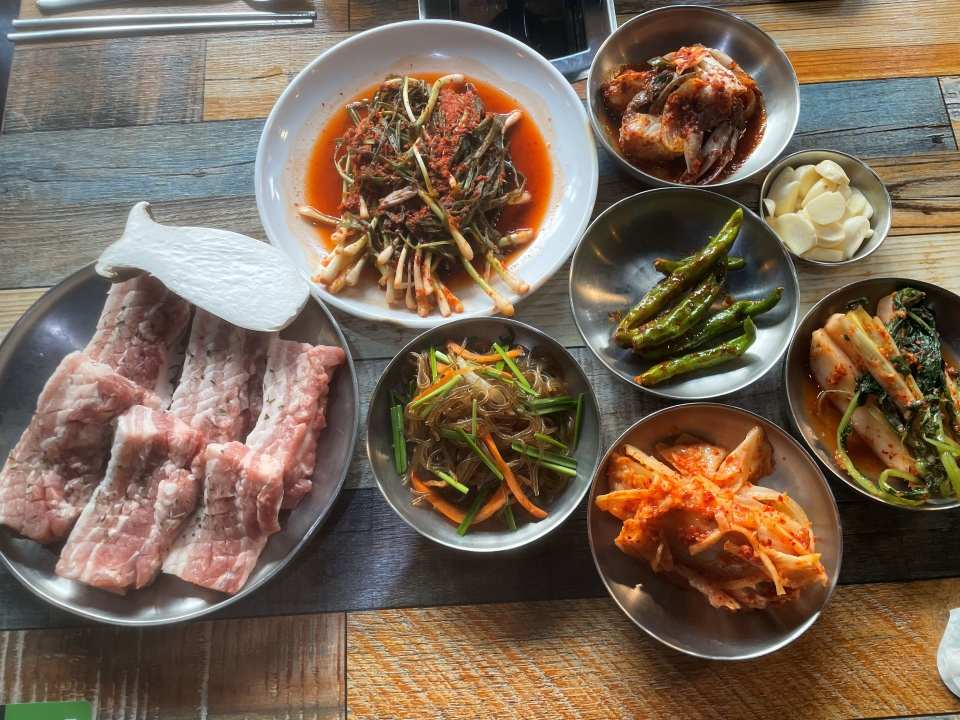 꽃돼지모임 이미지