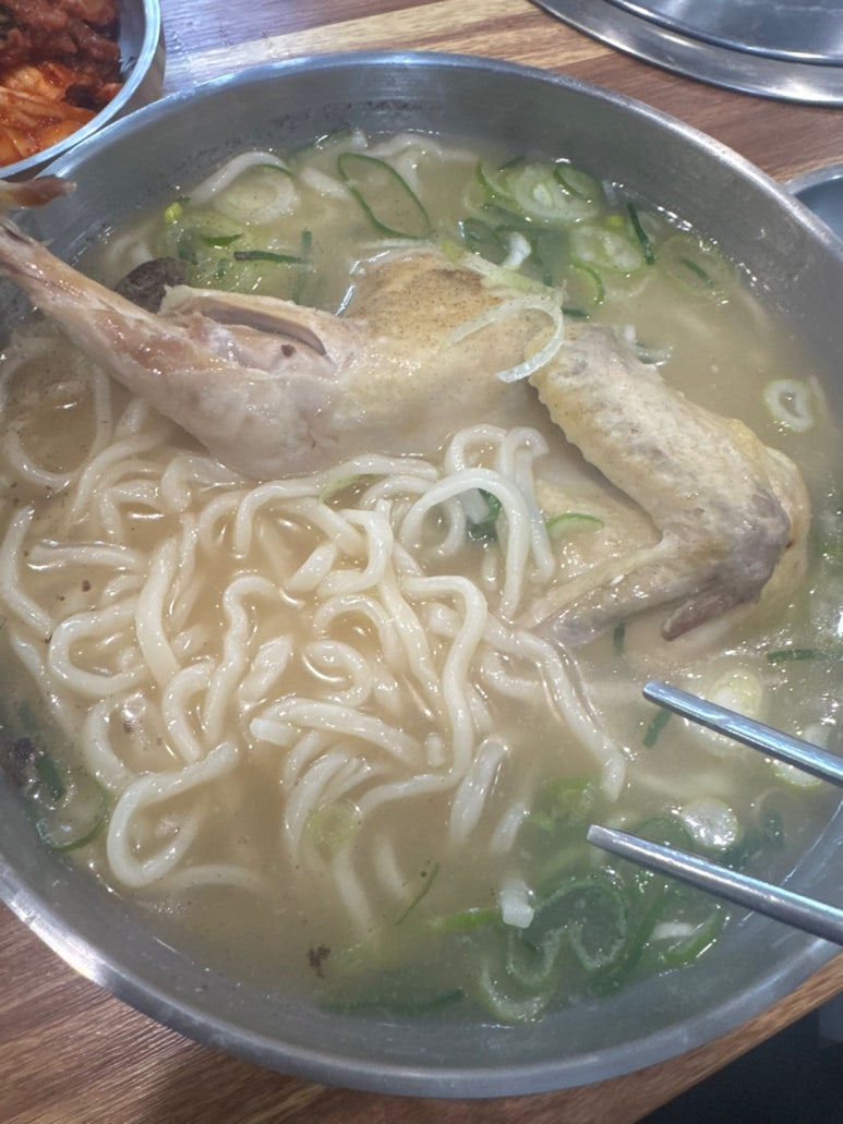 닭한마리칼국수 이미지