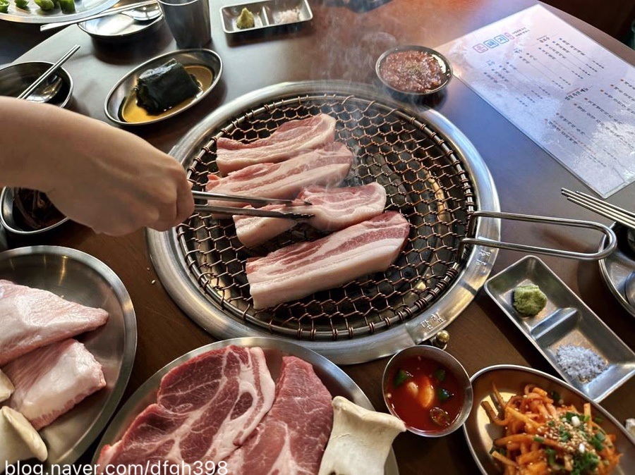 대학로돼지 이미지