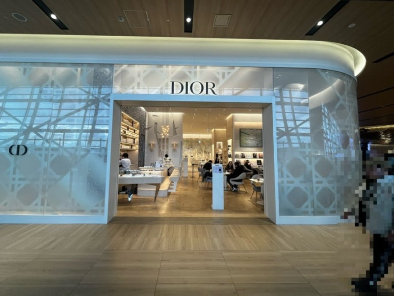 카페 디올(Cafe Dior) 이미지