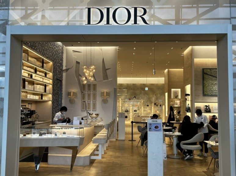 카페 디올(Cafe Dior) 이미지