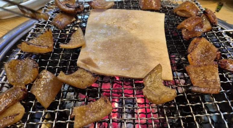 황소숯불꼼장어구이 이미지