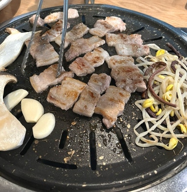 금돼지생고기 이미지