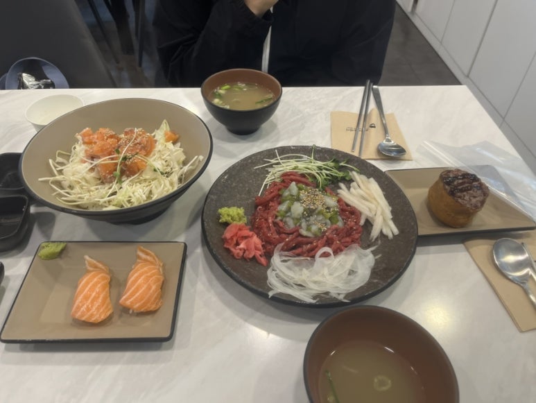 육회바른연어상 이미지