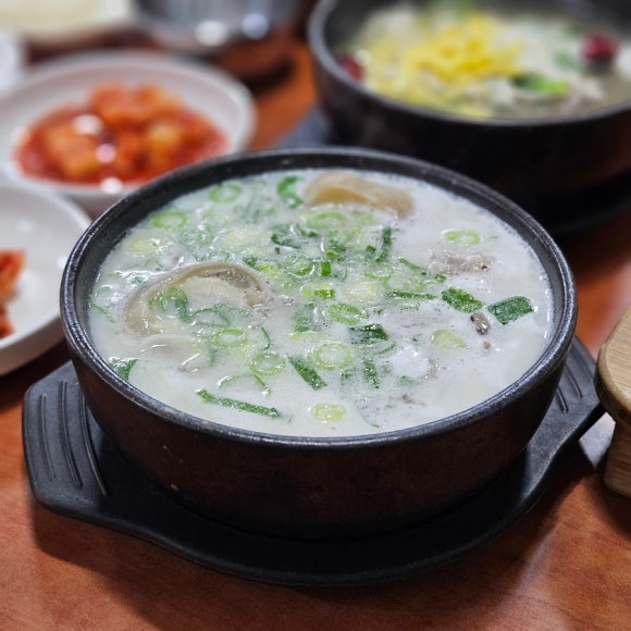 먹으면보신되는한우우족탕 이미지